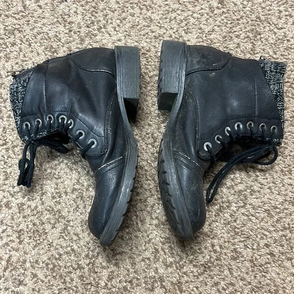 Boots - Picture 3 of 9